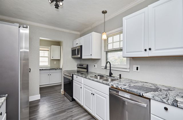 4805 Pleasant Street, Des Moines, IA 50312