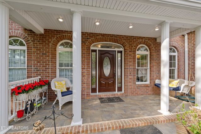639 S Arch Rock Drive, Sevierville, TN 37876