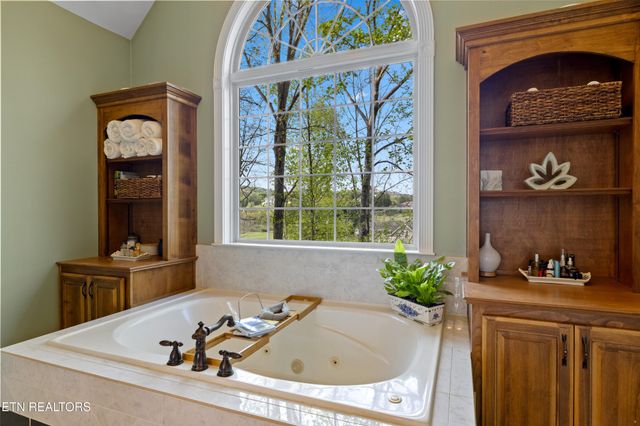 639 S Arch Rock Drive, Sevierville, TN 37876