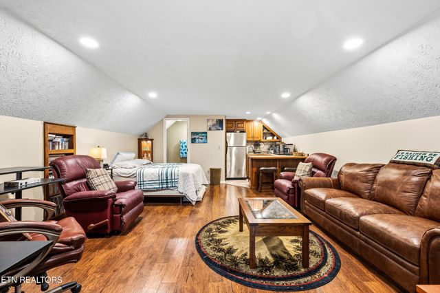639 S Arch Rock Drive, Sevierville, TN 37876