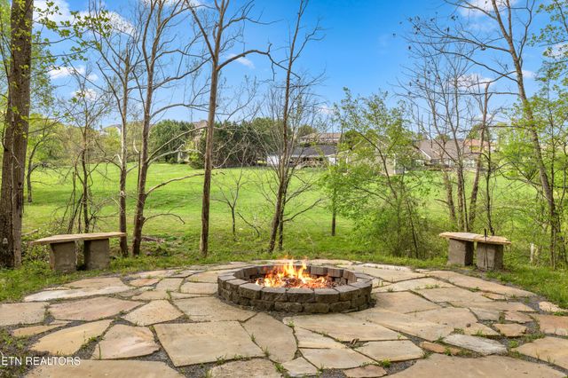 639 S Arch Rock Drive, Sevierville, TN 37876