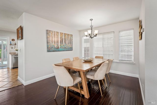 406 Rolling Oak Dr, Vacaville, CA 95688