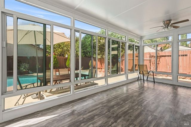 406 Rolling Oak Dr, Vacaville, CA 95688