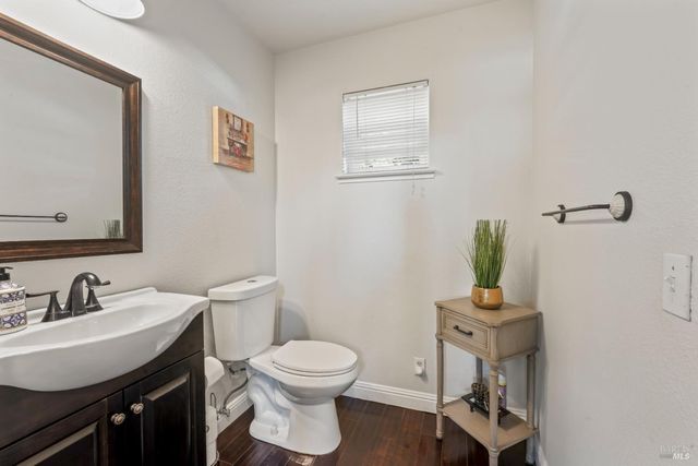 406 Rolling Oak Dr, Vacaville, CA 95688