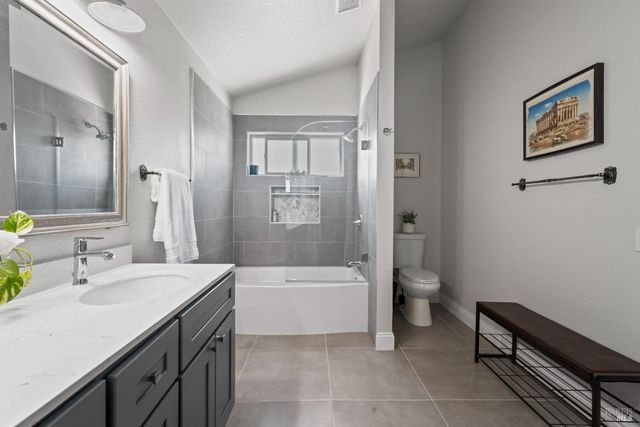 406 Rolling Oak Dr, Vacaville, CA 95688