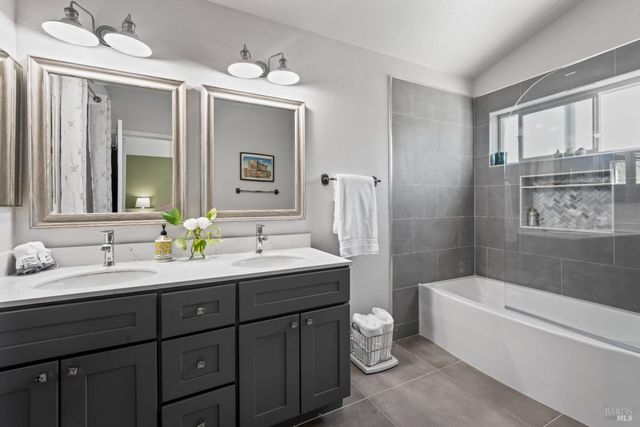 406 Rolling Oak Dr, Vacaville, CA 95688