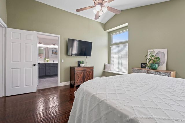 406 Rolling Oak Dr, Vacaville, CA 95688