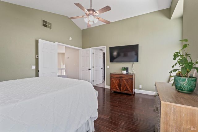 406 Rolling Oak Dr, Vacaville, CA 95688