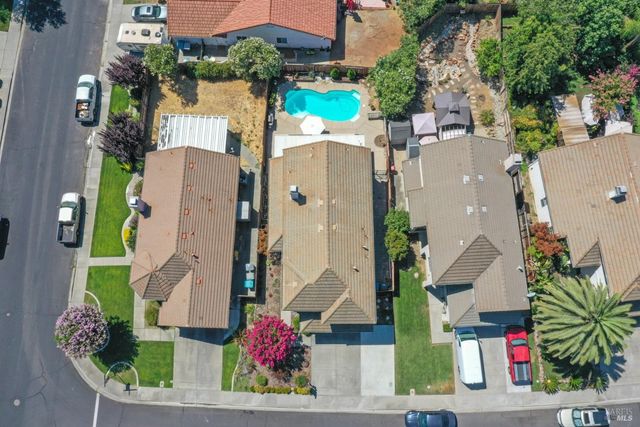 406 Rolling Oak Dr, Vacaville, CA 95688