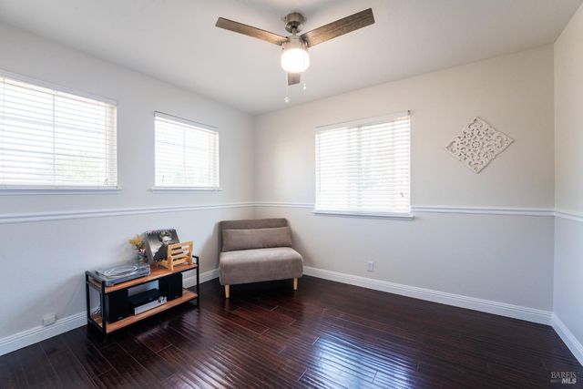 406 Rolling Oak Dr, Vacaville, CA 95688