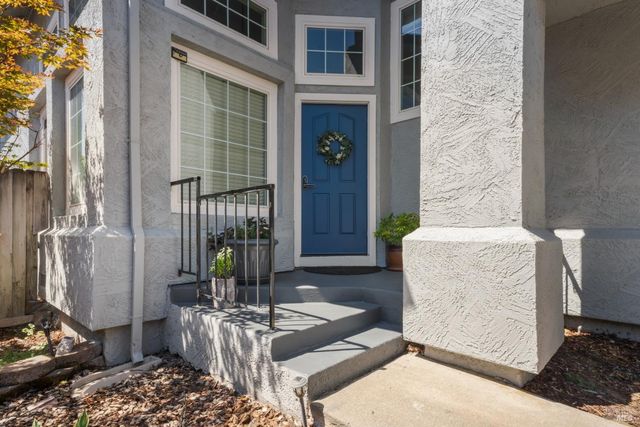 406 Rolling Oak Dr, Vacaville, CA 95688