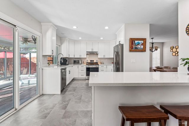 406 Rolling Oak Dr, Vacaville, CA 95688