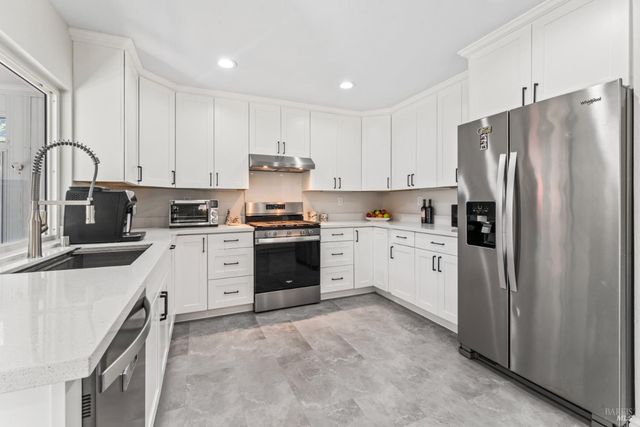 406 Rolling Oak Dr, Vacaville, CA 95688