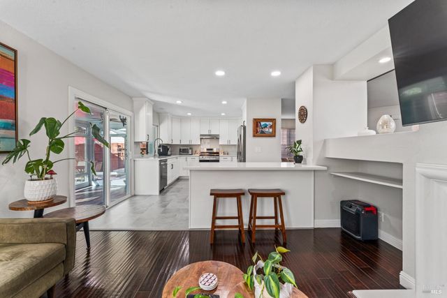 406 Rolling Oak Dr, Vacaville, CA 95688