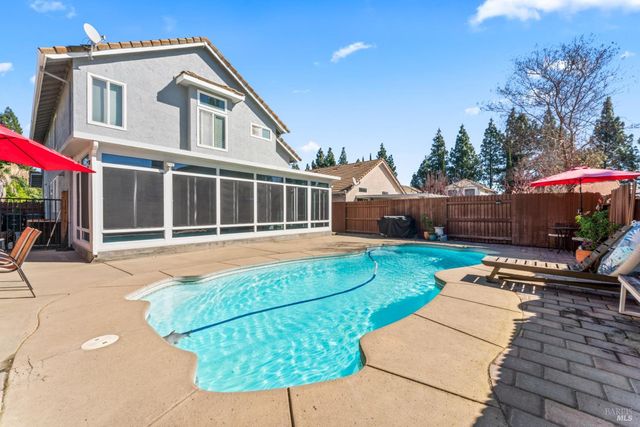 406 Rolling Oak Dr, Vacaville, CA 95688
