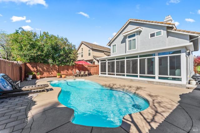 406 Rolling Oak Dr, Vacaville, CA 95688