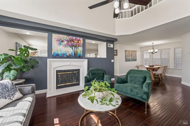 406 Rolling Oak Dr, Vacaville, CA 95688