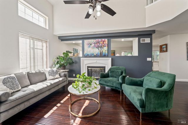 406 Rolling Oak Dr, Vacaville, CA 95688