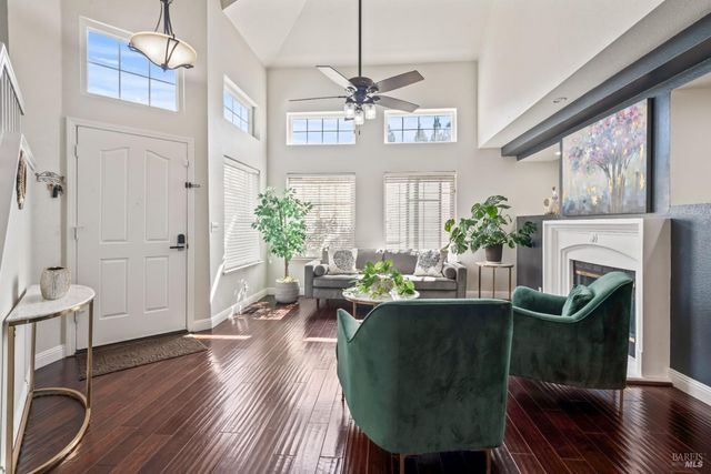 406 Rolling Oak Dr, Vacaville, CA 95688