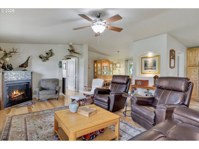 31020 Se CURRIN Rd, Estacada, OR 97023