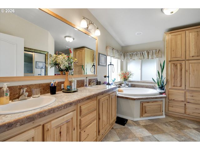 31020 Se CURRIN Rd, Estacada, OR 97023