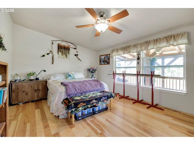 31020 Se CURRIN Rd, Estacada, OR 97023