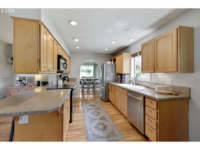 31020 Se CURRIN Rd, Estacada, OR 97023