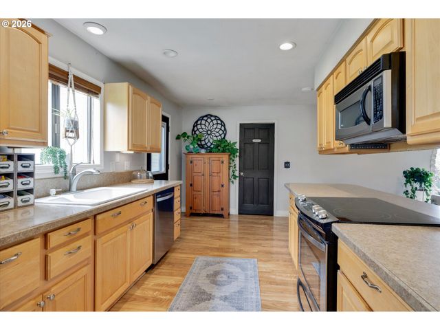 31020 Se CURRIN Rd, Estacada, OR 97023