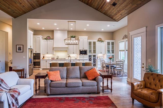 44 ElCano Drive, Hot Springs Village, AR 71909