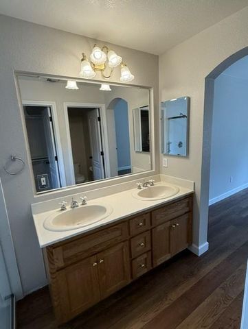 4225 Merchant Ln, Turlock, CA 95382
