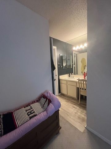 933 Roaring Springs Road, Fort Worth, TX 76114