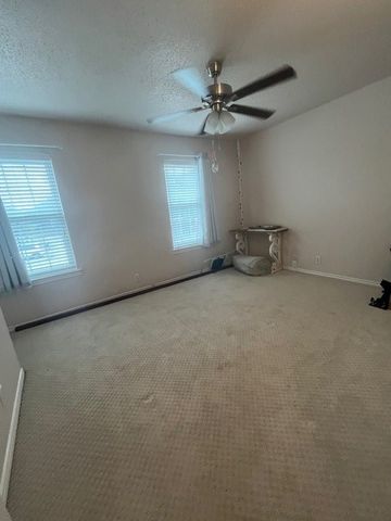 933 Roaring Springs Road, Fort Worth, TX 76114