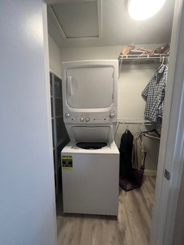 933 Roaring Springs Road, Fort Worth, TX 76114