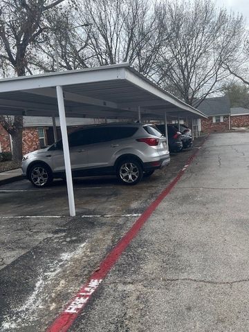 933 Roaring Springs Road, Fort Worth, TX 76114