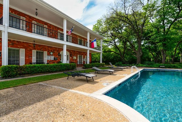 933 Roaring Springs Road, Fort Worth, TX 76114