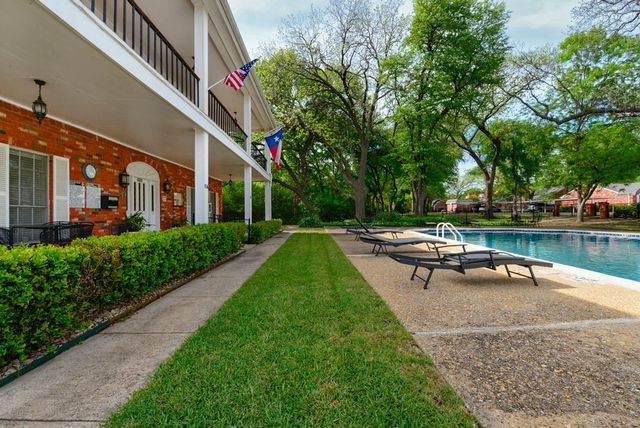 933 Roaring Springs Road, Fort Worth, TX 76114