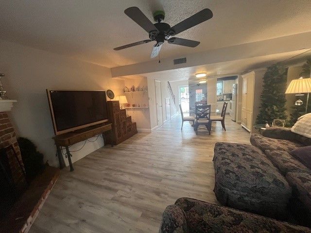 933 Roaring Springs Road, Fort Worth, TX 76114