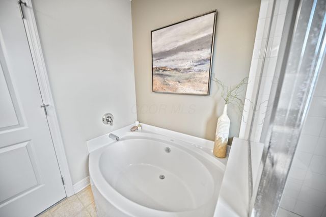 959 Sapphire Flame Drive, Delaware, OH 43015