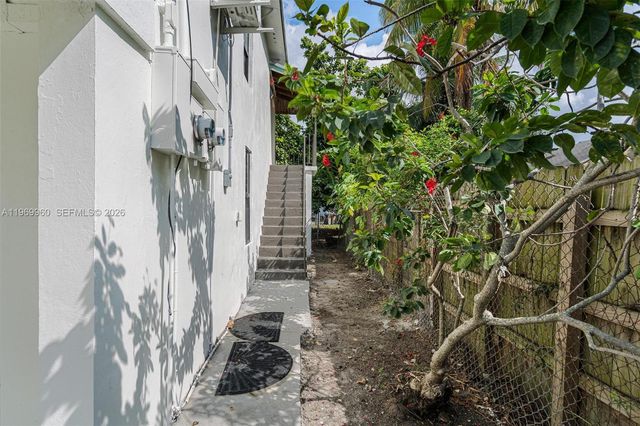 1523 NW 38th St, Miami, FL 33142