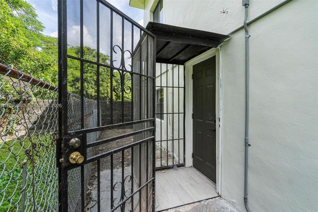 1523 NW 38th St, Miami, FL 33142