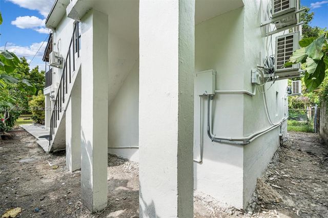 1523 NW 38th St, Miami, FL 33142