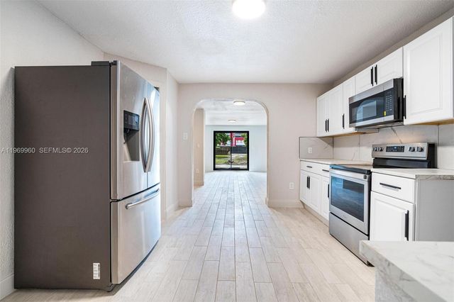 1523 NW 38th St, Miami, FL 33142