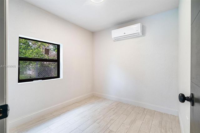 1523 NW 38th St, Miami, FL 33142