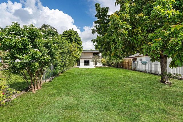 1523 NW 38th St, Miami, FL 33142