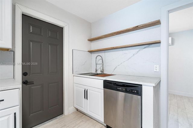 1523 NW 38th St, Miami, FL 33142