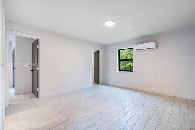 1523 NW 38th St, Miami, FL 33142