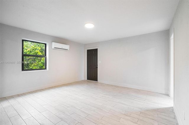 1523 NW 38th St, Miami, FL 33142