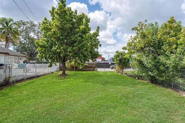 1523 NW 38th St, Miami, FL 33142