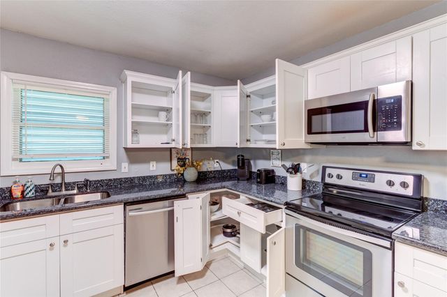 2209 Saladia Street, Galveston, TX 77551