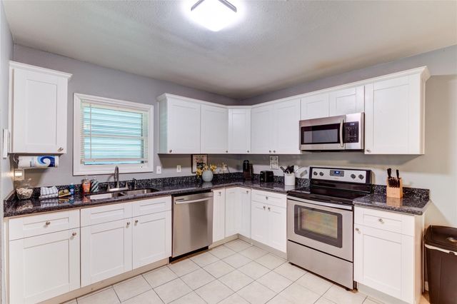 2209 Saladia Street, Galveston, TX 77551